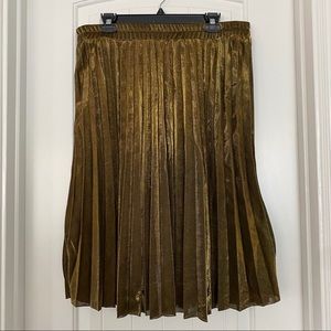 Gold metallic pleated skirt